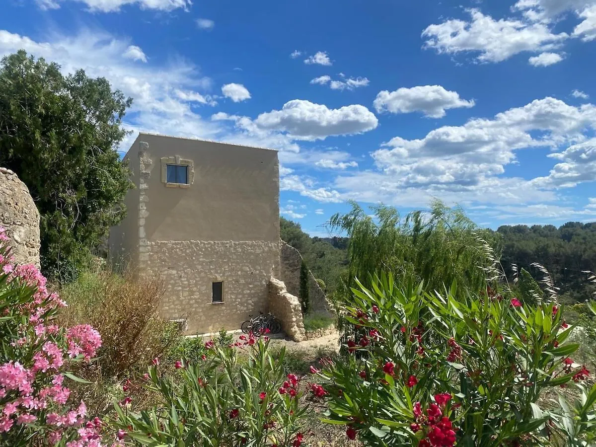 Holiday home La Maison De Leo Saint-Mitre-les-Remparts France