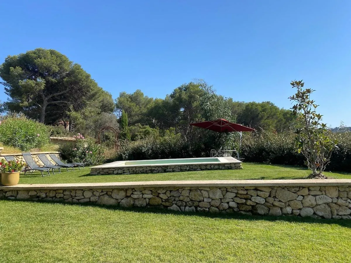La Maison De Leo Saint-Mitre-les-Remparts Holiday home