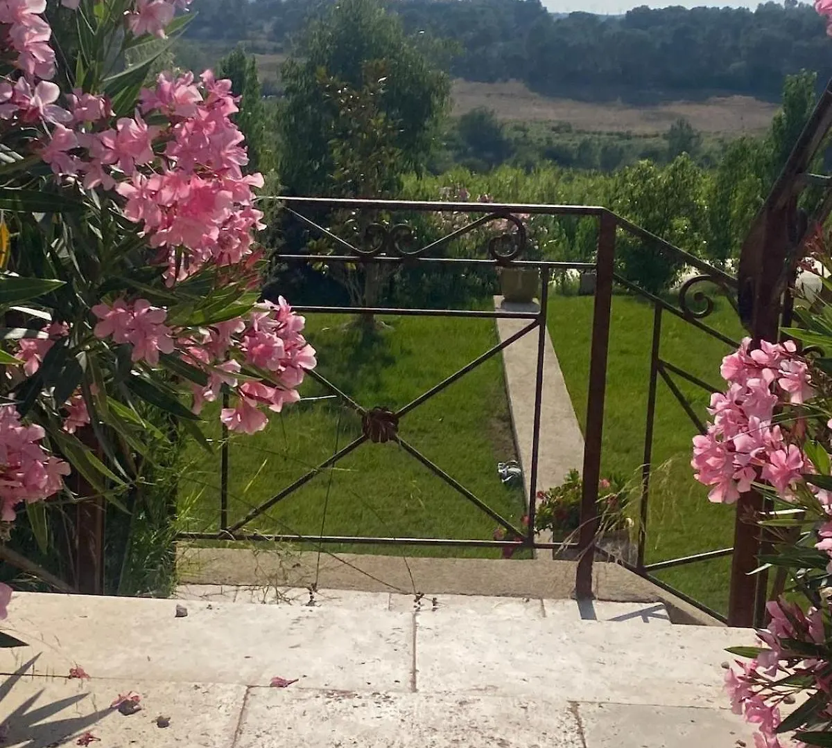 Holiday home La Maison De Leo Saint-Mitre-les-Remparts France