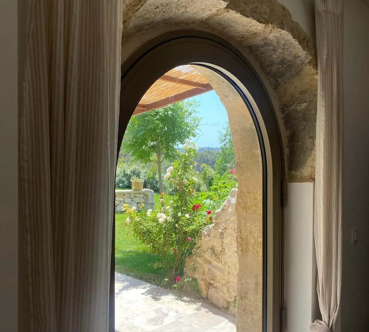 Holiday home La Maison De Leo Saint-Mitre-les-Remparts France