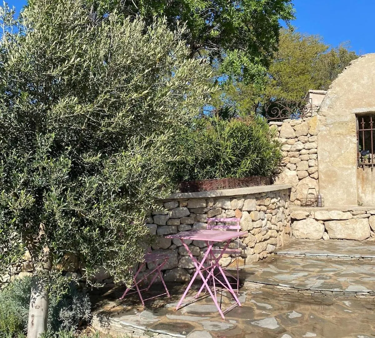 La Maison De Leo Saint-Mitre-les-Remparts France