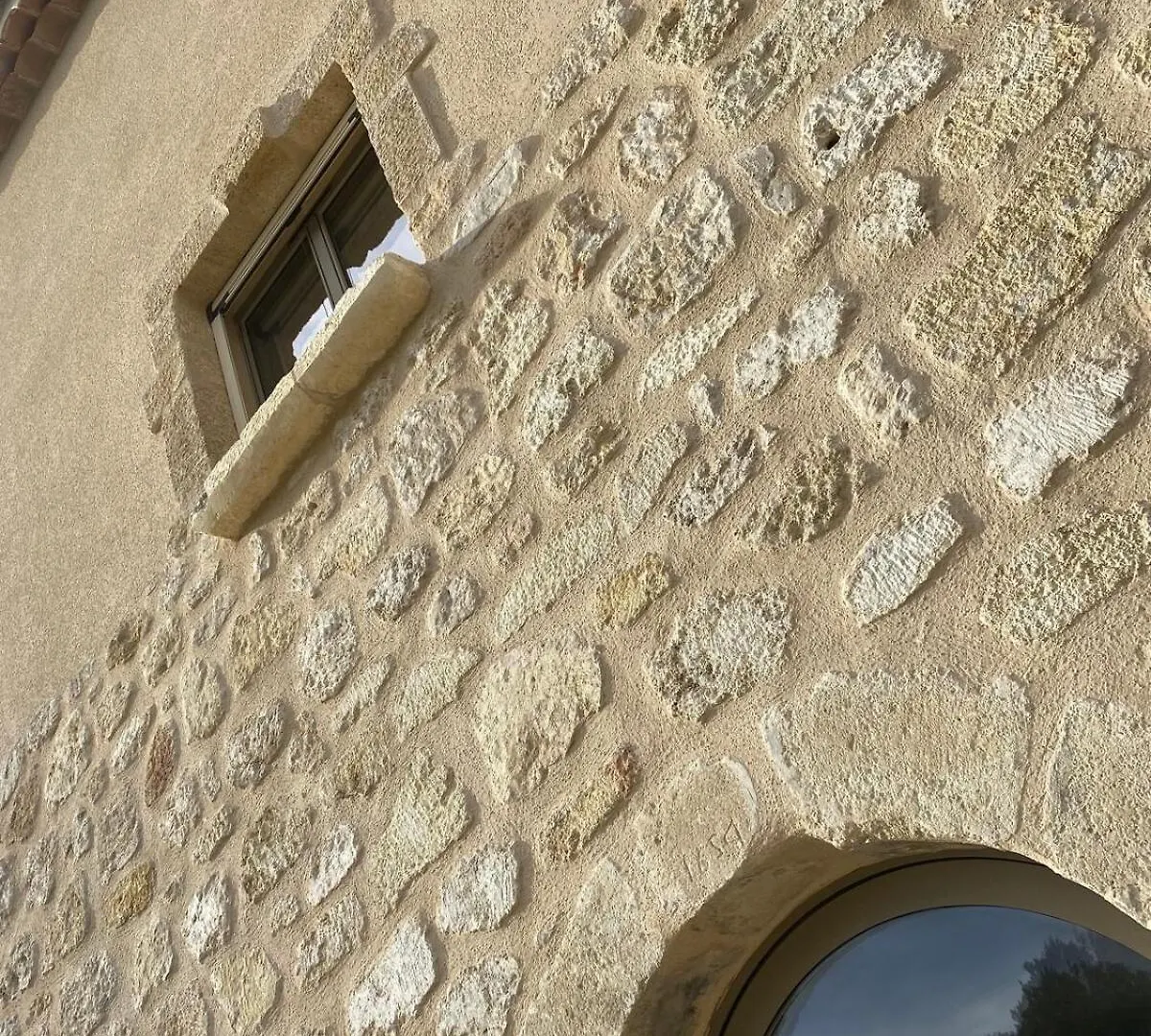 La Maison De Leo Saint-Mitre-les-Remparts Holiday home