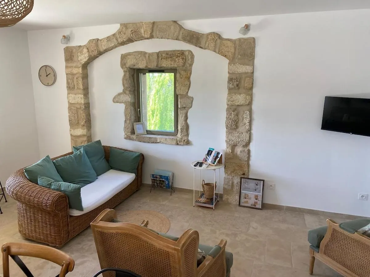 Holiday home La Maison De Leo Saint-Mitre-les-Remparts France